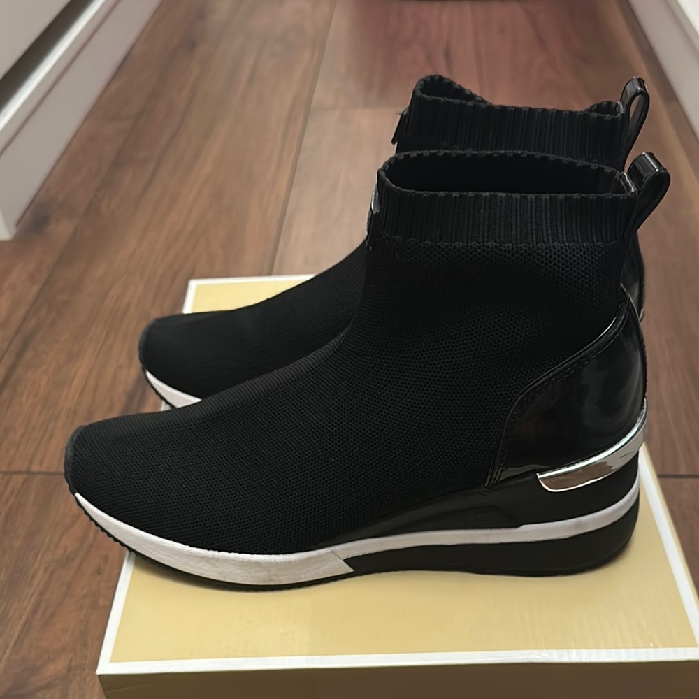 MICHAEL Michael Kors Black Ankle Skyler Boottie Stretch Knit Size 8 - Picture 5 of 7